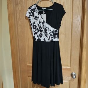 Messic women's dress L vneck stretchy casual floral cap sleeve aline black white